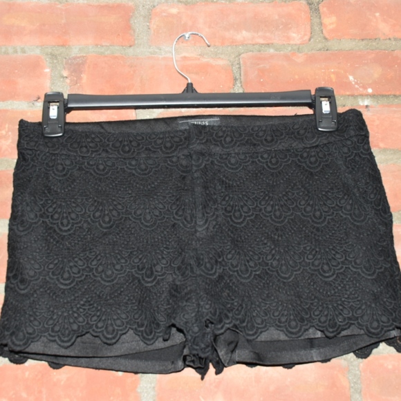 Guess - Picture 1 of 3